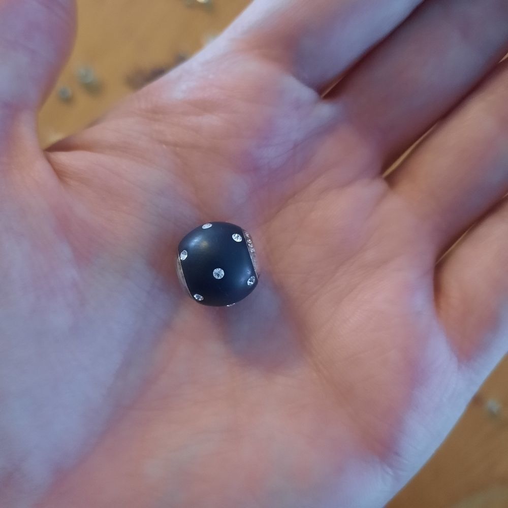Black individuality bead w/ crystals